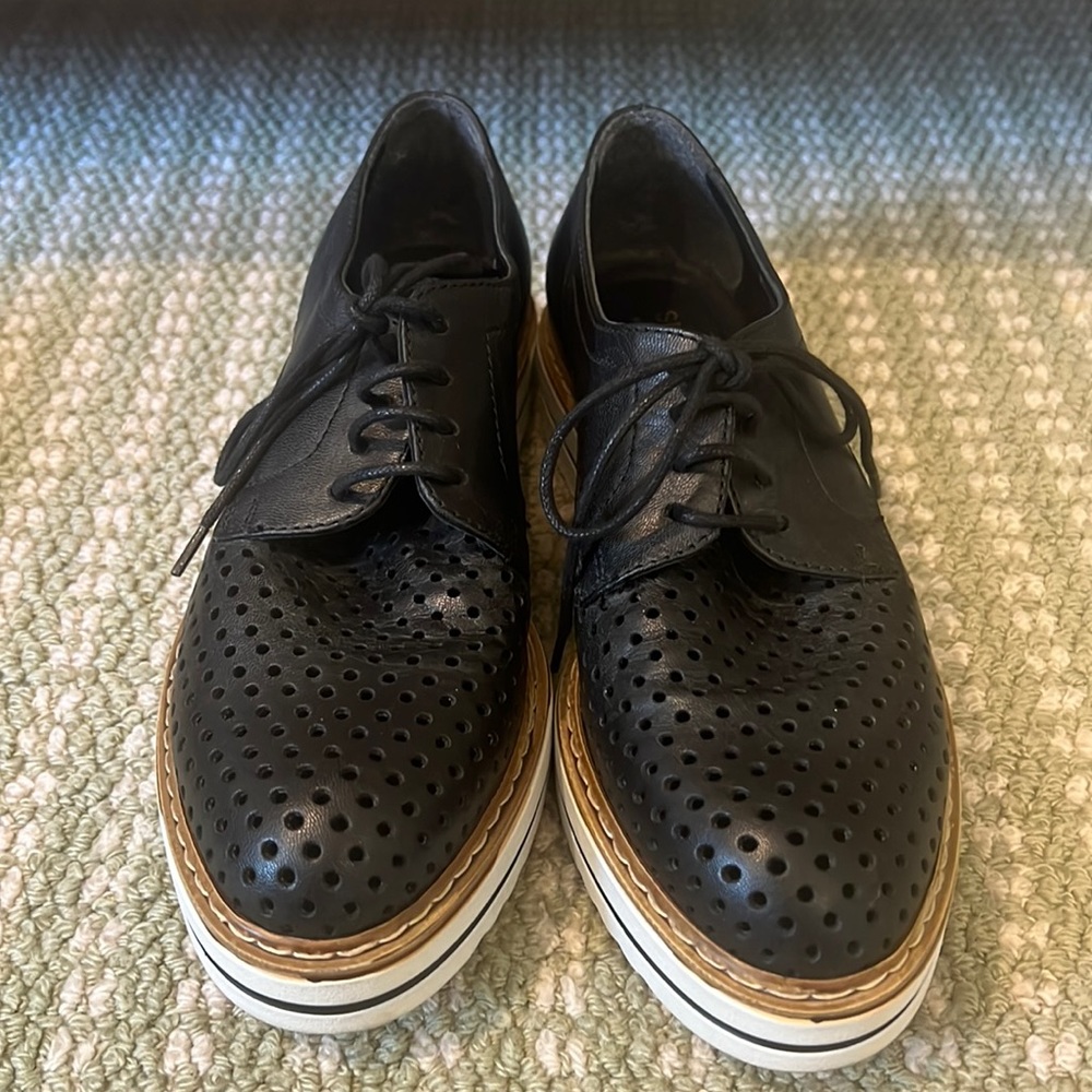 Super cute shoes! Leather and made in Italy!